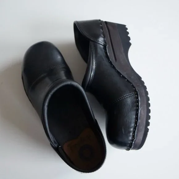 Clog Wooden For Professionals Who Work On Their Feet, But Also For